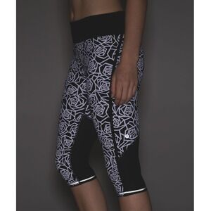 Lululemon Real Quick Crop Full-On Luxtreme Posey Black White Leggings Size 8 M
